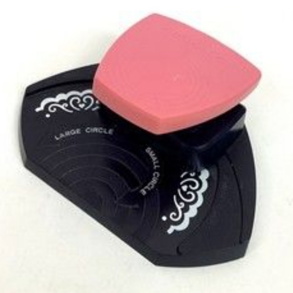 Fiskars HEART OF HEARTS Circle Border Punch